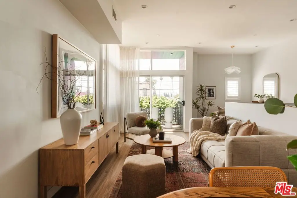 1434 1/2 S Sycamore Avenue, Los Angeles, CA — listing photo 1