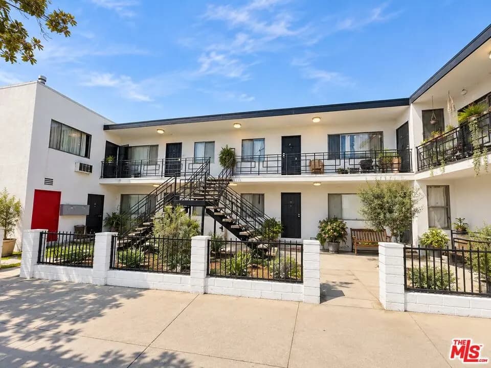6613 Irvine Avenue, North Hollywood, CA — listing photo 1