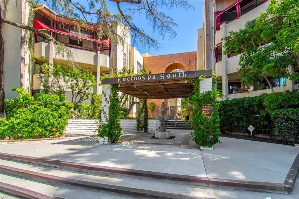 5236 Yarmouth Avenue 214, Encino, CA — listing photo 1
