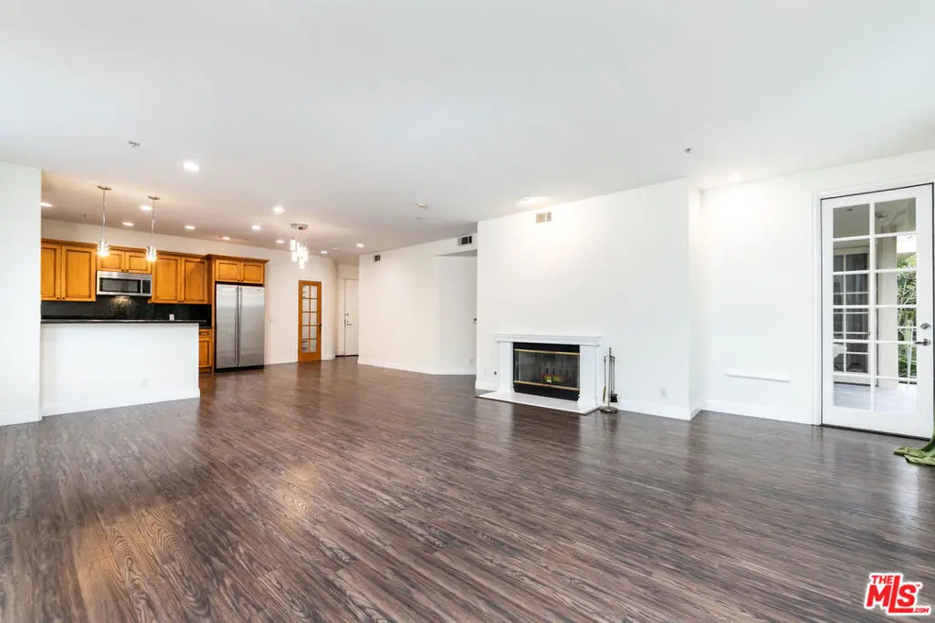 117 N Gale Drive 306, Beverly Hills, CA — listing photo 1