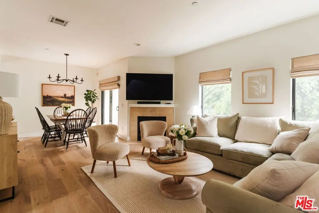 14322 Dickens Street 4, Sherman Oaks, CA — listing photo 1