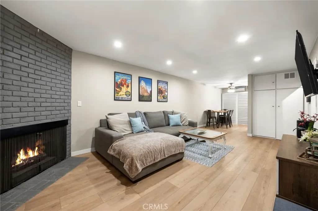 2452 Chelsea Place M, Santa Monica, CA — listing photo 1