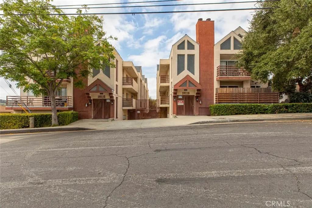 10119 Pinewood Avenue 207, Tujunga, CA — listing photo 1