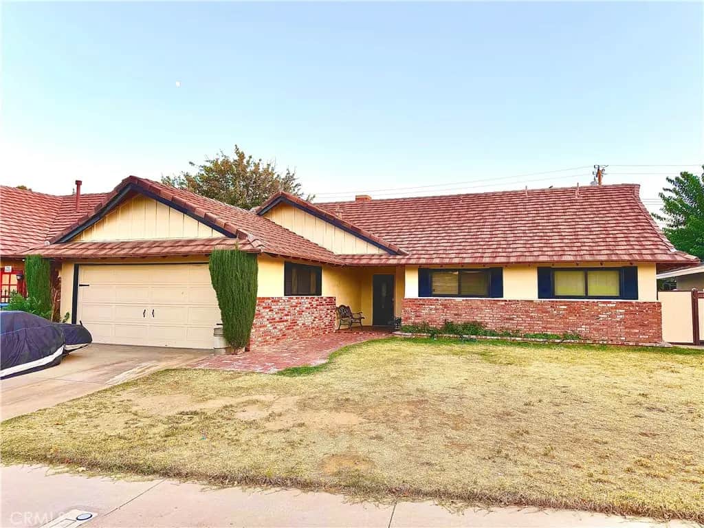 1524 W Kildare, Lancaster, CA — listing photo 1