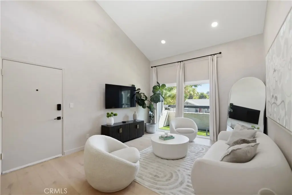 25039 Peachland Avenue 204, Newhall, CA — listing photo 1