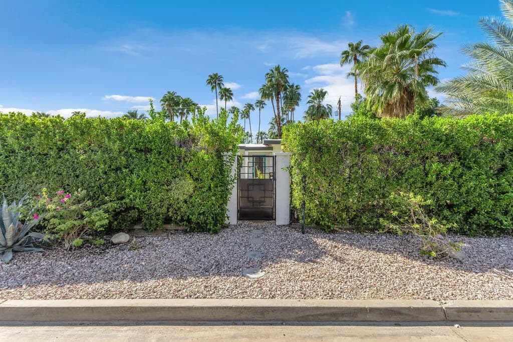 1075 E Sunny Dunes Road, Palm Springs, CA — listing photo 1