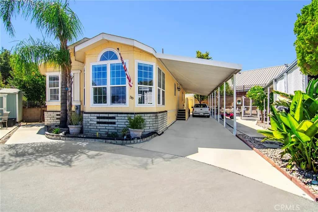 11401 Topanga Canyon 38, Chatsworth, CA — listing photo 1