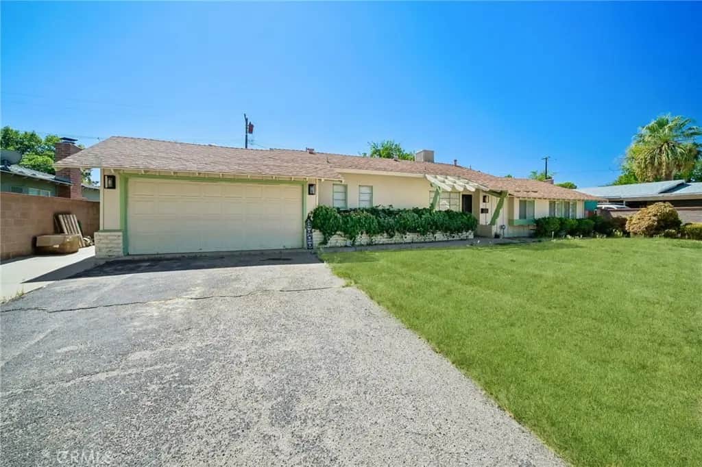 1112 E Avenue J4, Lancaster, CA — listing photo 1