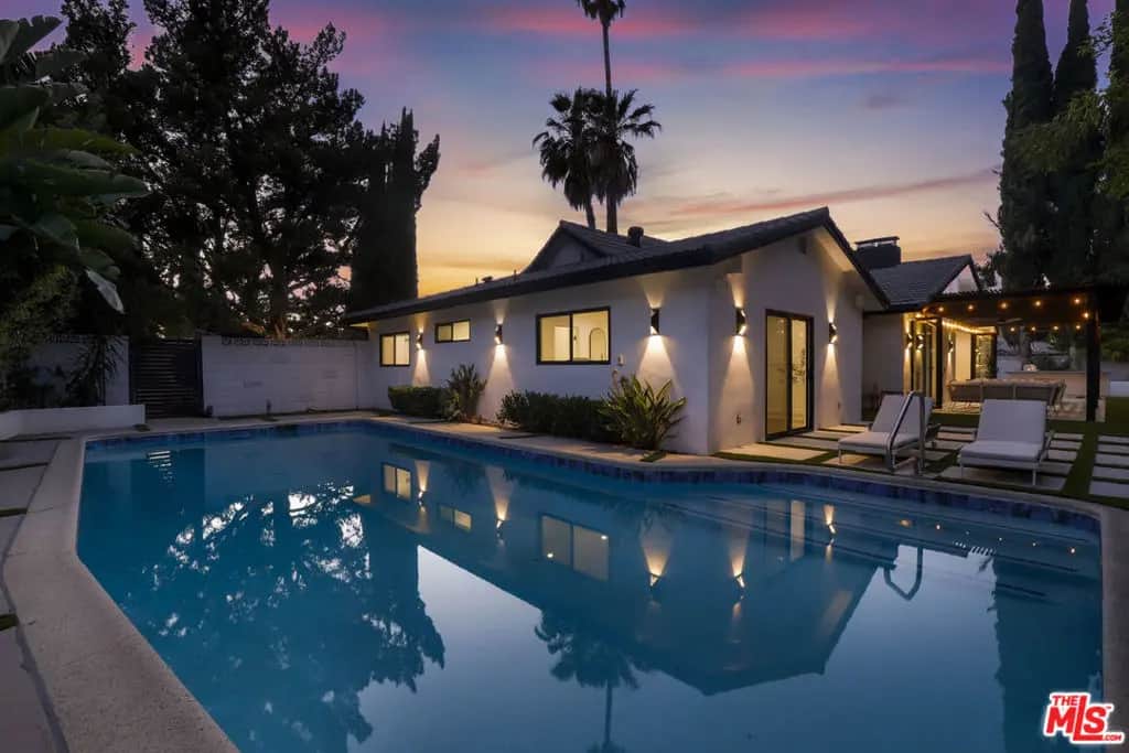 5900 Nita Avenue, Woodland Hills, CA — listing photo 1