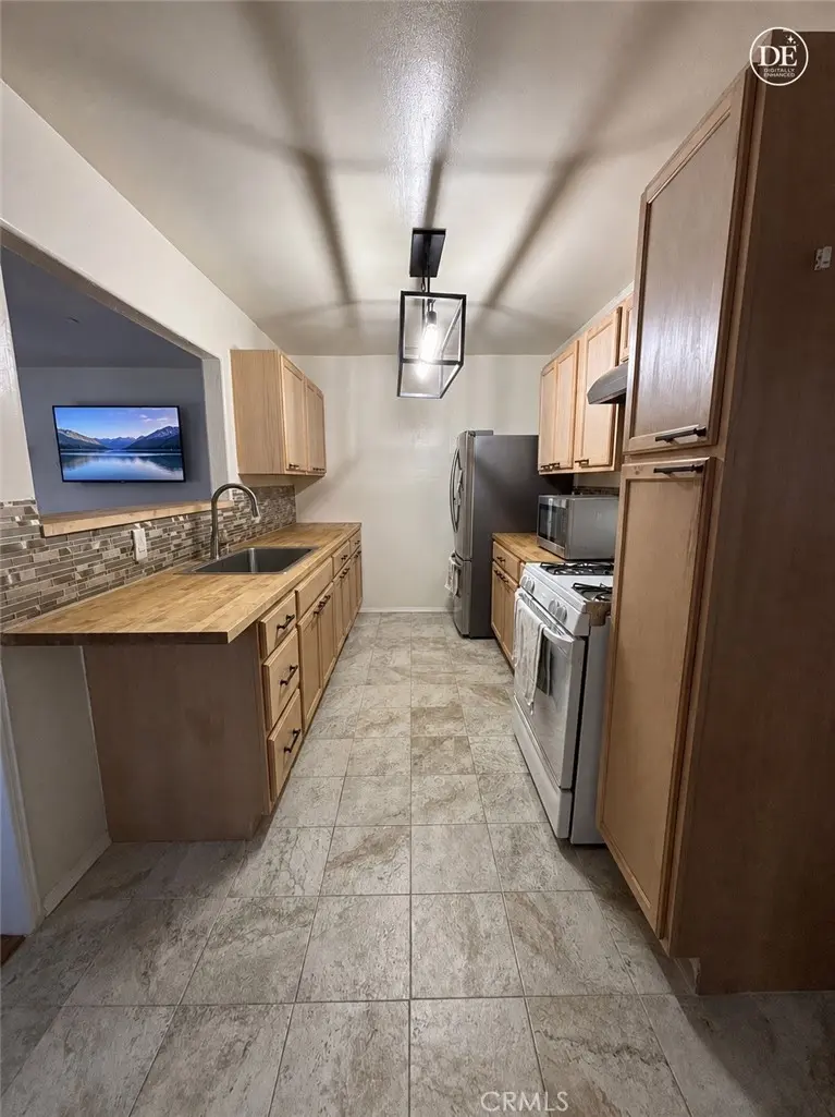 1900 Sunrise, Barstow, CA — listing photo 1