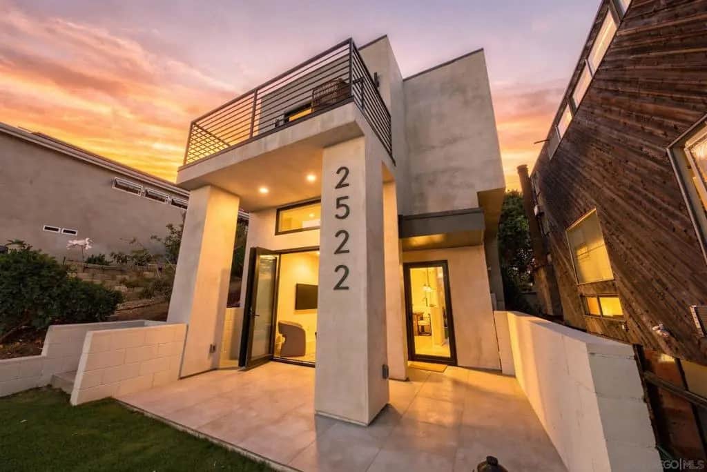 2522 Chalcedony St, San Diego, CA — listing photo 1