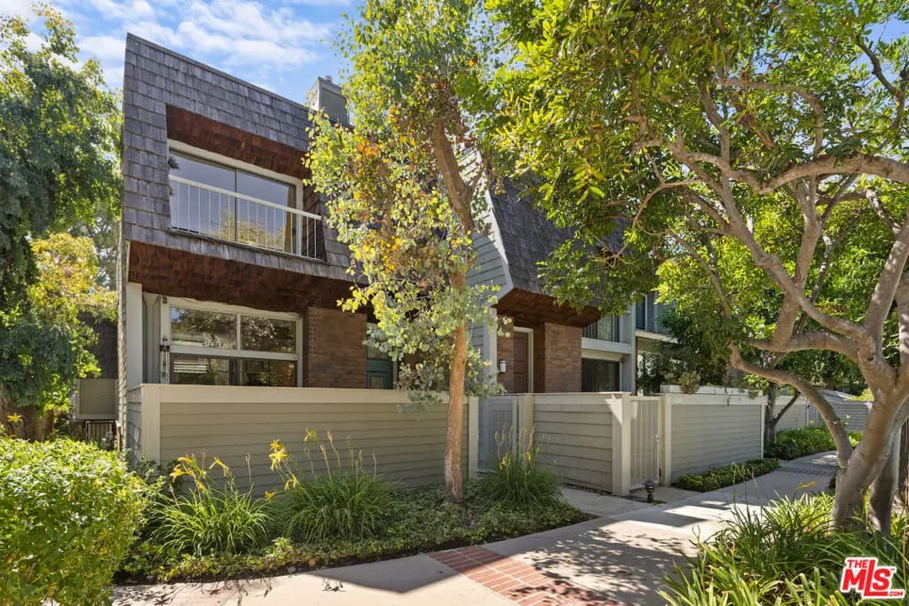 13360 Maxella Avenue 11, Marina Del Rey, CA — listing photo 1