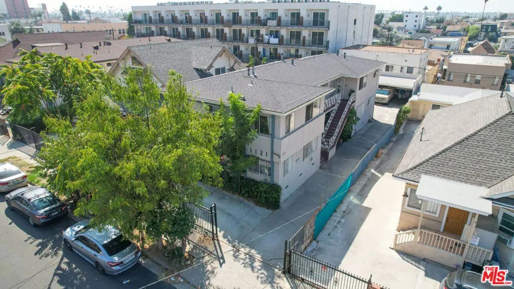 1121 S Mariposa Avenue, Los Angeles, CA — listing photo 1