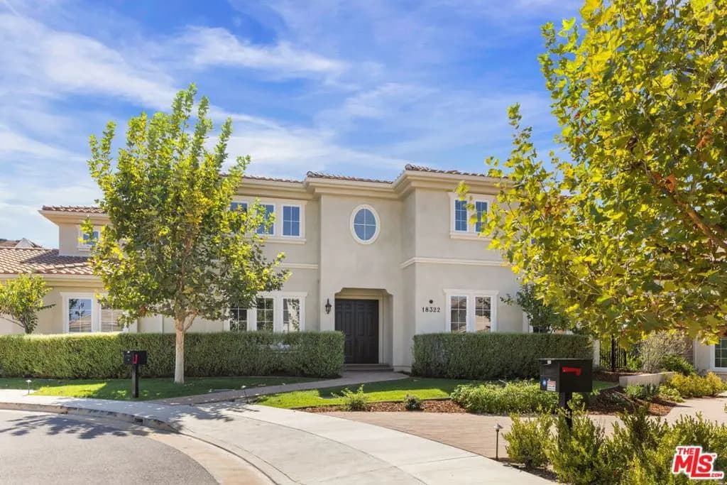 18322 Columbus Circle, Tarzana, CA — listing photo 1