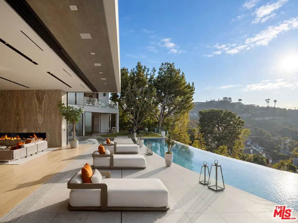 9330 Flicker Way, Los Angeles, CA — listing photo 1
