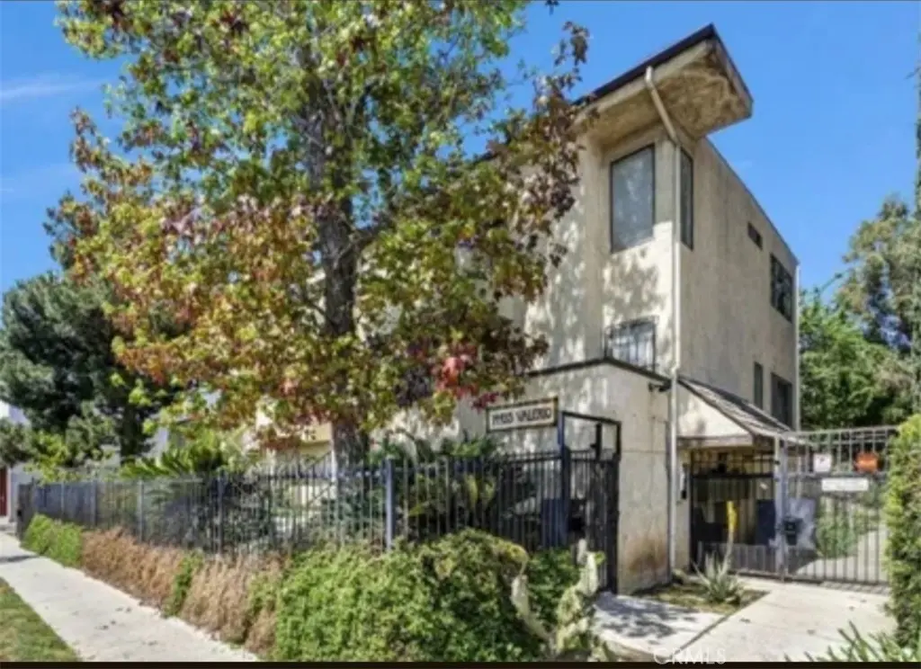 14435 Valerio 15, Van Nuys, CA — listing photo 1