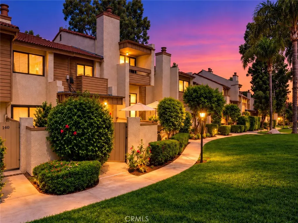 21500 Califa 141, Woodland Hills, CA — listing photo 1