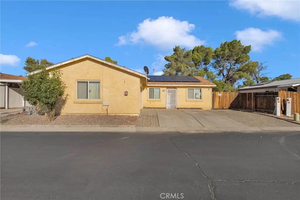 25064 Avenida Laredo, Barstow, CA — listing photo 1