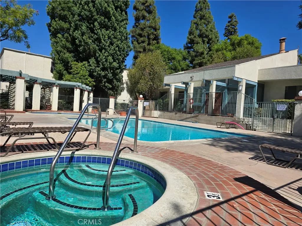 5700 Etiwanda, Tarzana, CA — listing photo 1