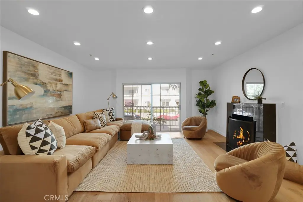 1871 Greenfield Avenue 102, Los Angeles, CA — listing photo 1