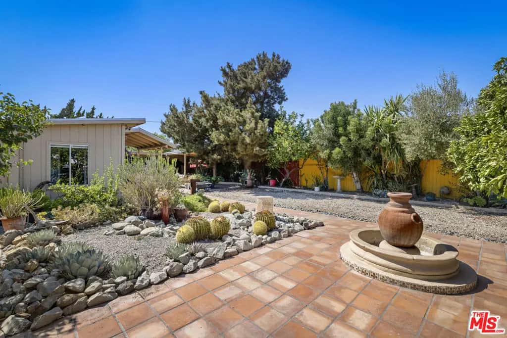 6033 Fulcher Avenue, Los Angeles, CA — listing photo 1