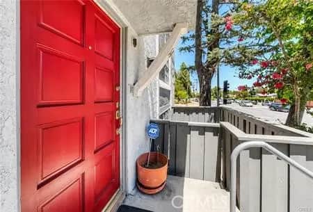 18100 Burbank Boulevard 14, Tarzana, CA — listing photo 1