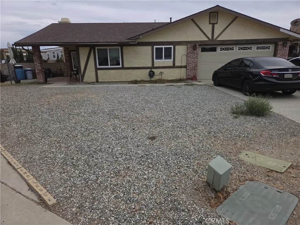 2319 Los Altos, Hemet, CA — listing photo 1