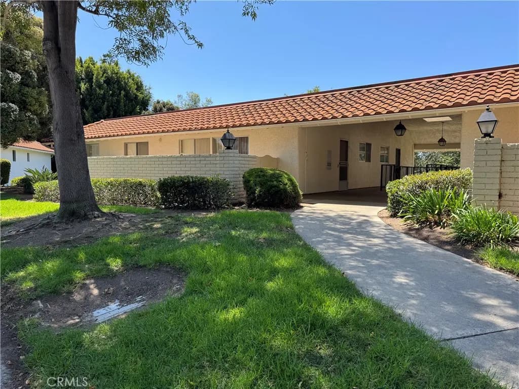 3252 San Amadeo, unit Q Q, Laguna Woods, CA — listing photo 1