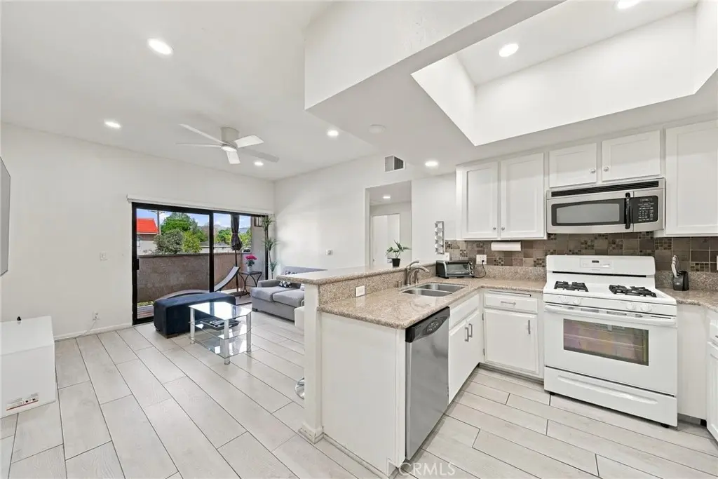 10943 Laurel Canyon Boulevard B9, San Fernando, CA — listing photo 1