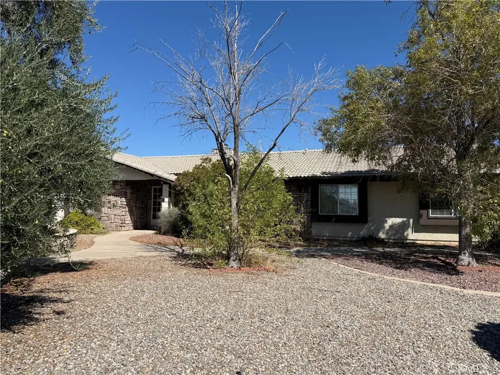 17572 Main Street, Hesperia, CA — listing photo 1