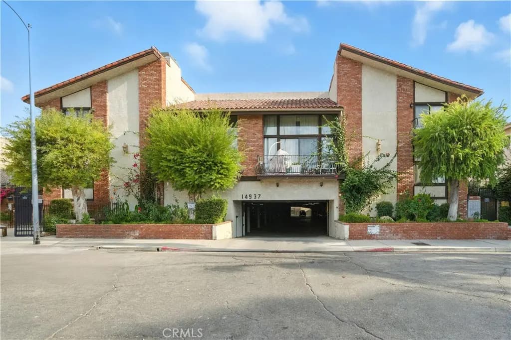14937 Sherman Way 7, Van Nuys, CA — listing photo 1