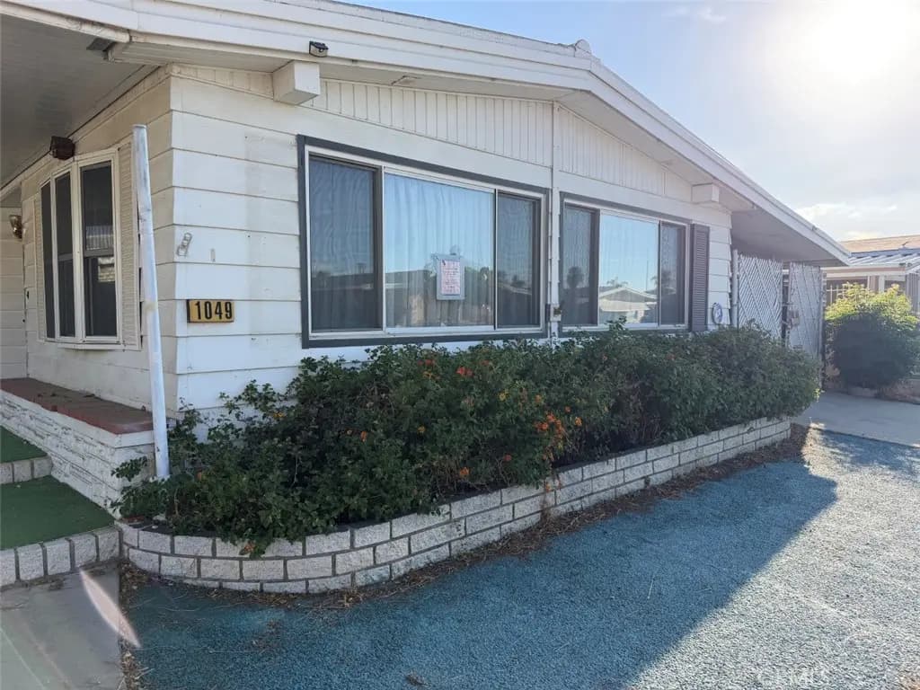 1049 San Marcos Dr, Hemet, CA — listing photo 1