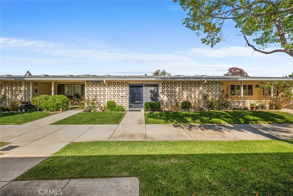1280 Knollwood Road 40B, Seal Beach, CA — listing photo 1