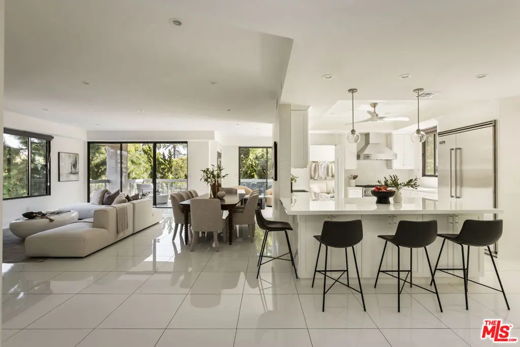 4460 Wilshire Boulevard 207, Los Angeles, CA — listing photo 1