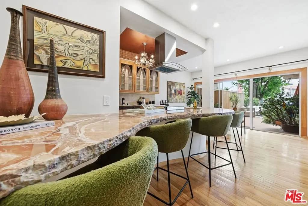 612 S Barrington Avenue 213, Los Angeles, CA — listing photo 1