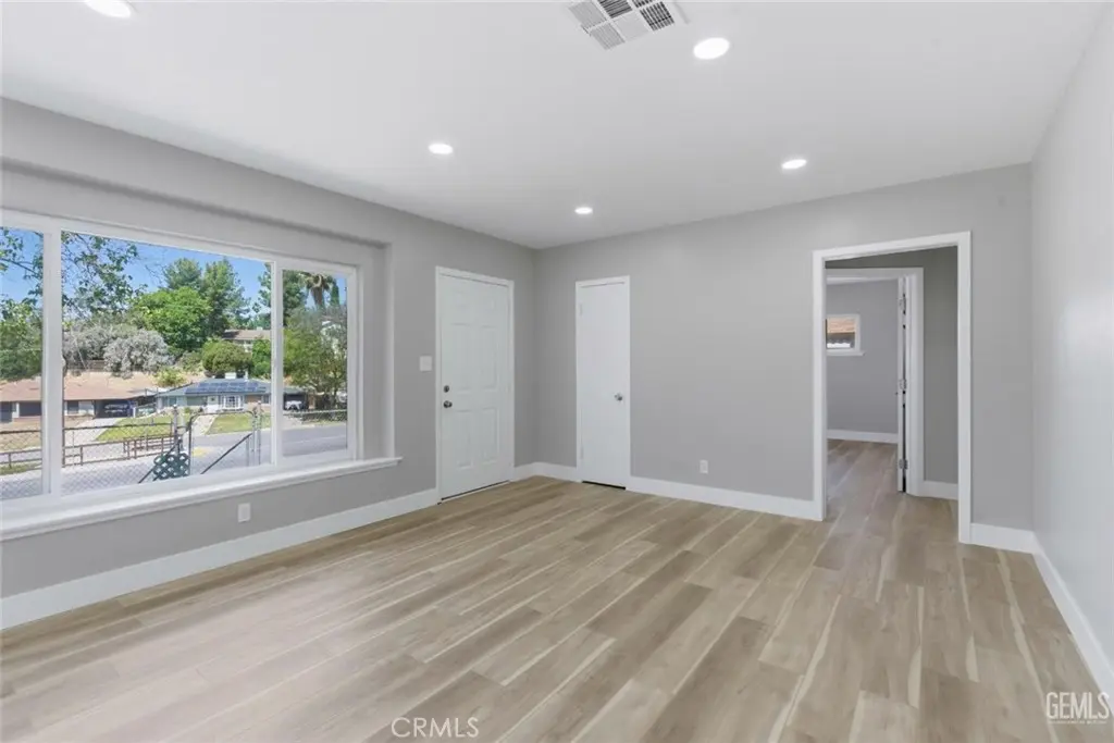 3017 River Boulevard, Bakersfield, CA — listing photo 1