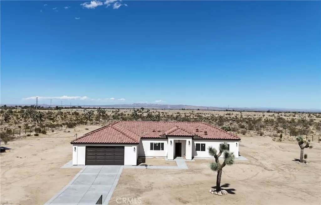 5010 La Mesa Road, Phelan, CA — listing photo 1