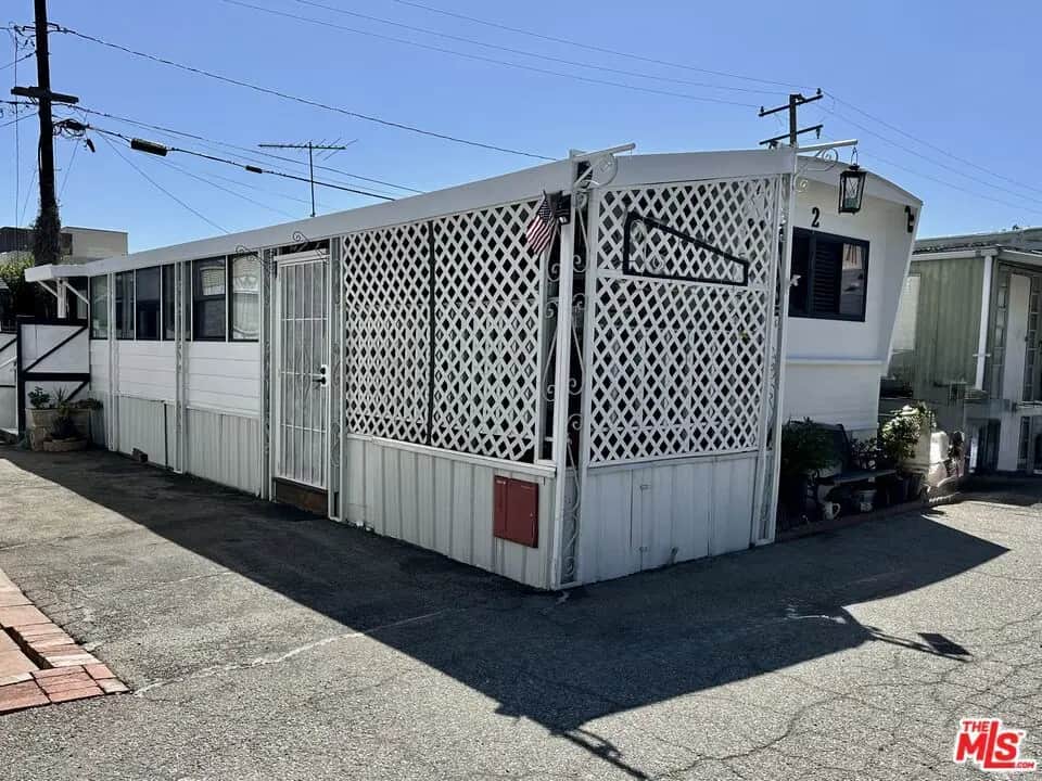 4071 Grandview Boulevard 2, Los Angeles, CA — listing photo 1