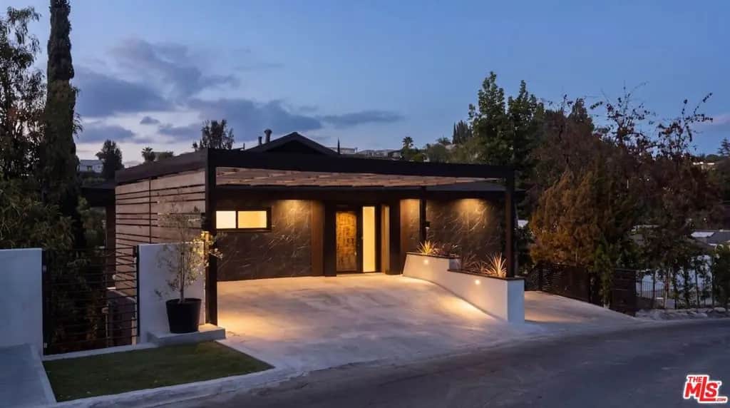 5211 Baza Avenue, Woodland Hills, CA — listing photo 1