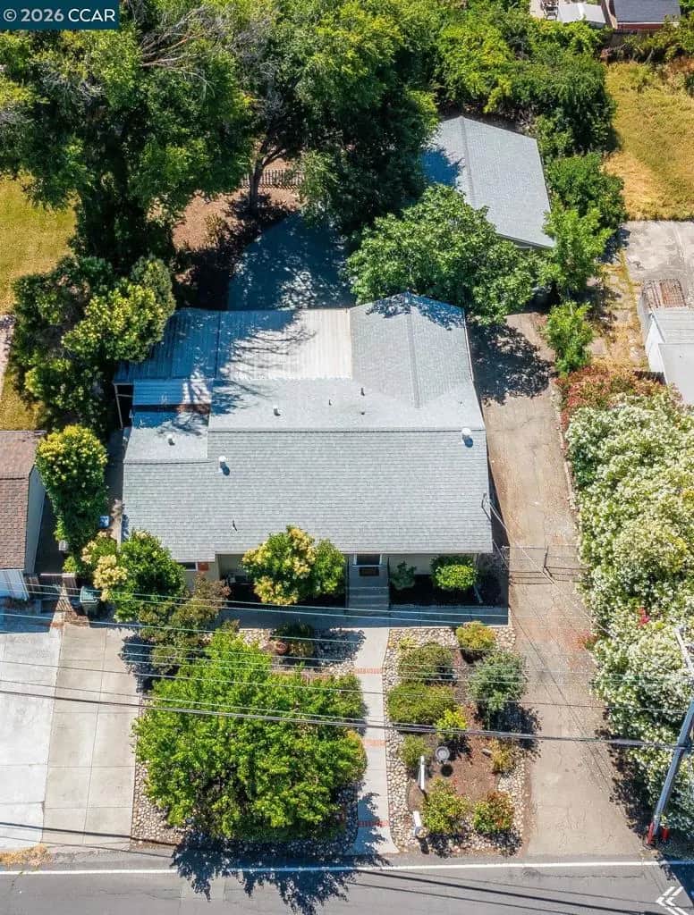 2072 Chalomar Rd, Concord, CA — listing photo 1