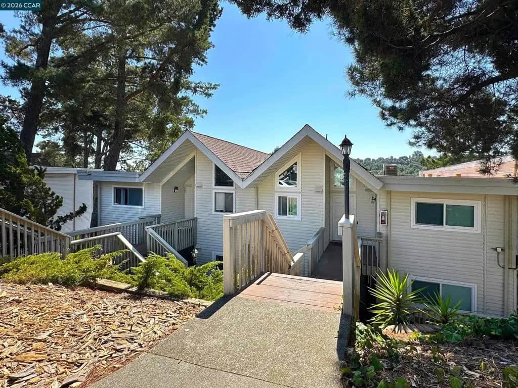 1984 Ascot Dr C, Moraga, CA — listing photo 1