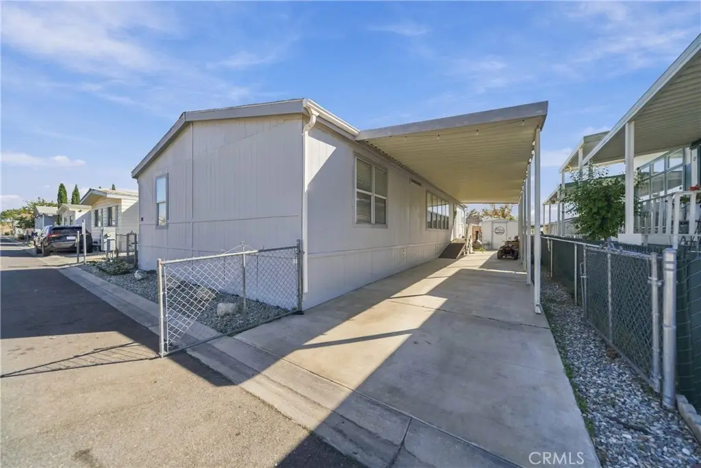 20843 Waalew C96, Apple Valley, CA — listing photo 1