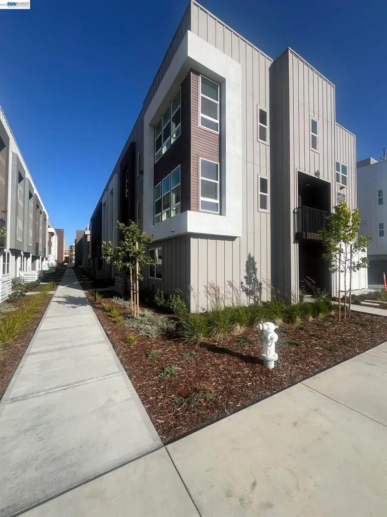 2065 Barnes Wharf Lane, Alameda, CA — listing photo 1