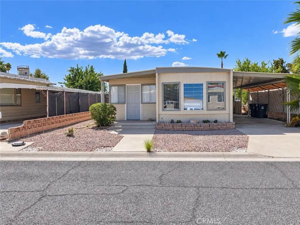 690 Santa Clara, Hemet, CA — listing photo 1