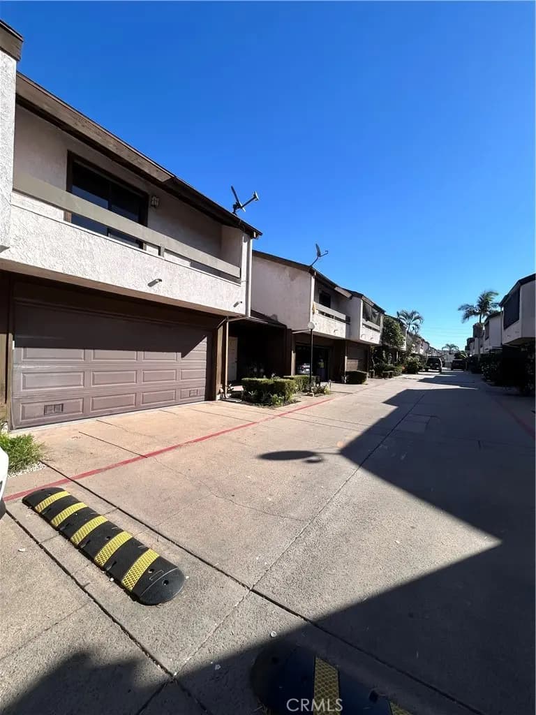 6100 Arbutus Avenue 2, Huntington Park, CA — listing photo 1