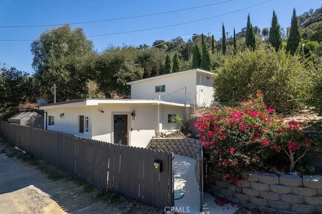 1068 Loma Lane, Simi Valley, CA — listing photo 1