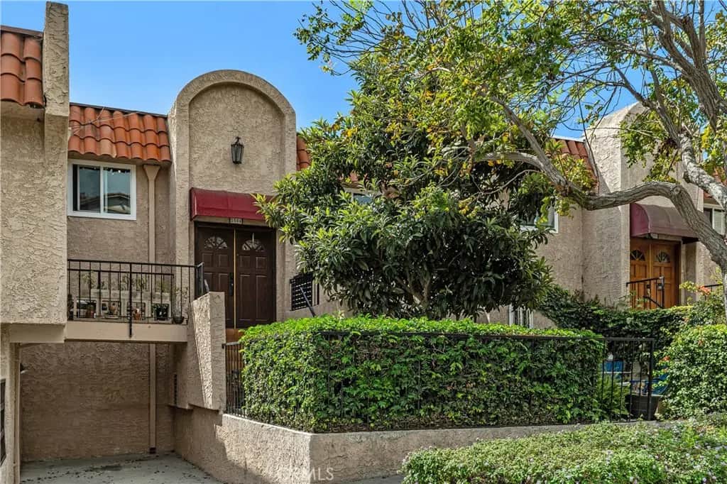 2504 Skyline Drive, Signal Hill, CA — listing photo 1