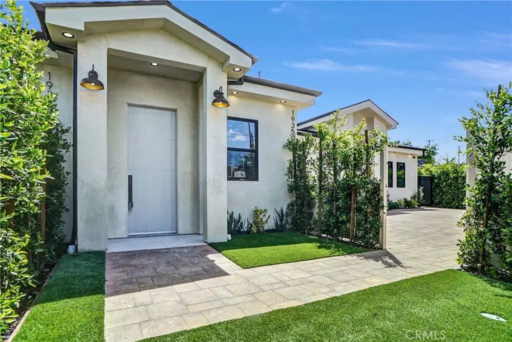 19350 1/2 Lanark Street, Reseda, CA — listing photo 1