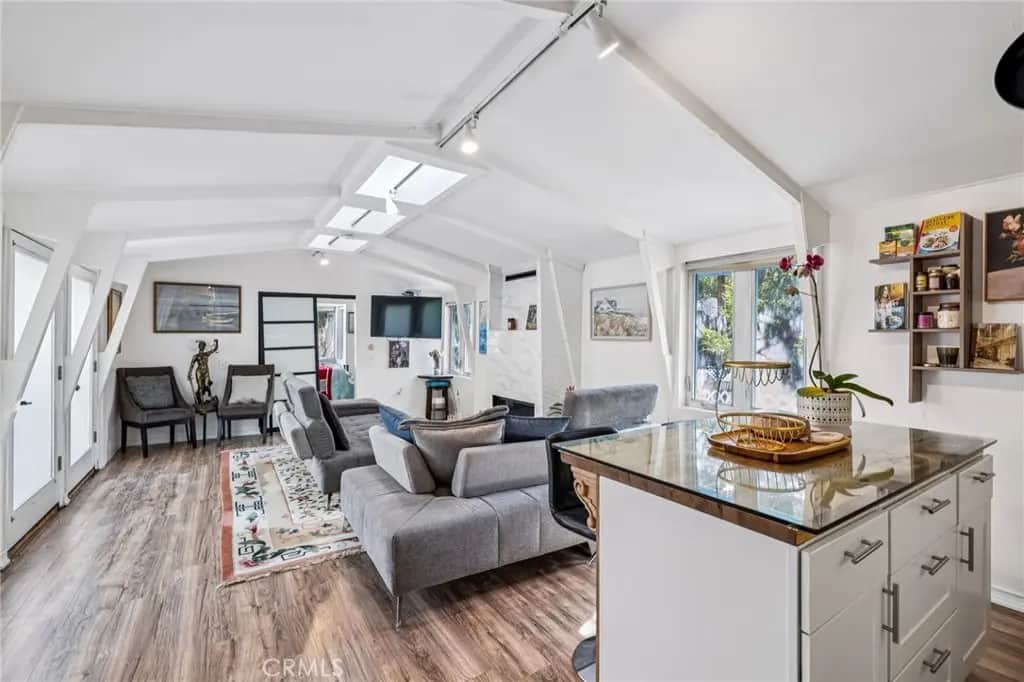 2041 N Beverly Glen Boulevard, Los Angeles, CA — listing photo 1
