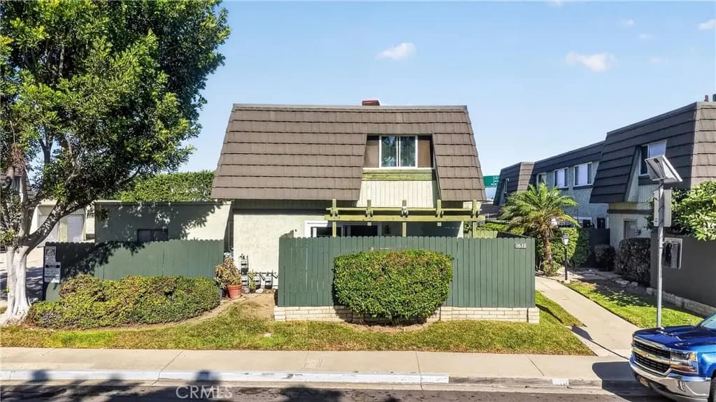 1618 Iowa D, Costa Mesa, CA — listing photo 1